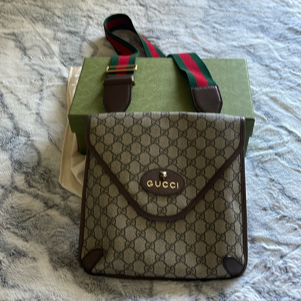 Gucci Crossbody in immaculate condition don’t ask for me to reach out